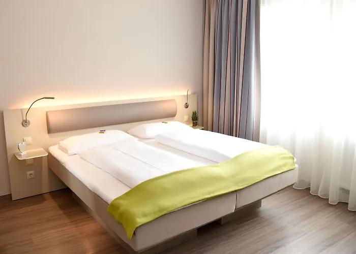 מלון Hotel Bonn City 3*