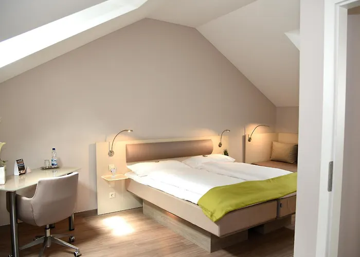 מלון Hotel Bonn City 3*